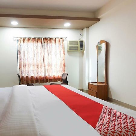 Oyo 43851 Hotel Virasat Māndu Eksteriør bilde