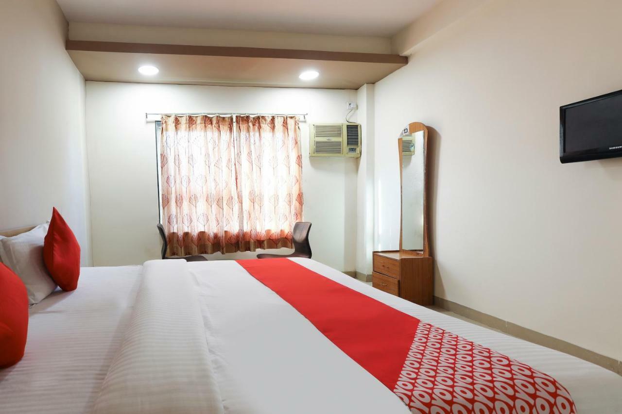 Oyo 43851 Hotel Virasat Māndu Eksteriør bilde