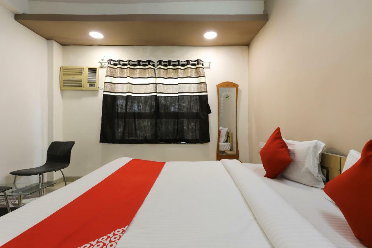 Oyo 43851 Hotel Virasat Māndu Eksteriør bilde