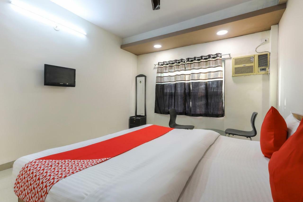 Oyo 43851 Hotel Virasat Māndu Eksteriør bilde