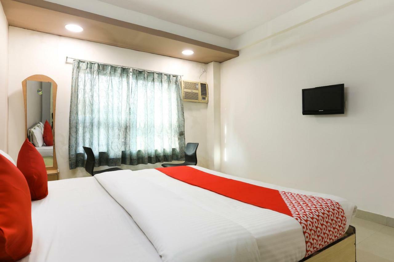 Oyo 43851 Hotel Virasat Māndu Eksteriør bilde