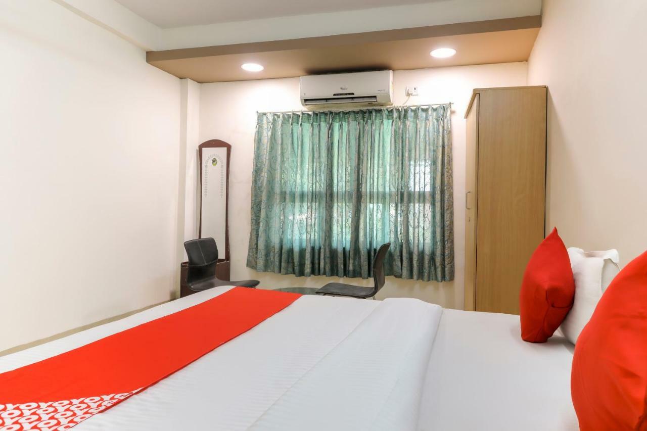 Oyo 43851 Hotel Virasat Māndu Eksteriør bilde