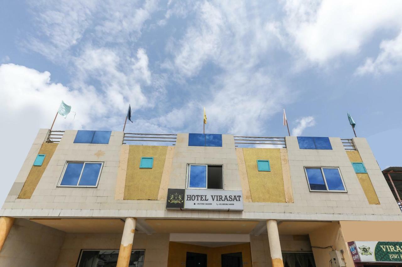 Oyo 43851 Hotel Virasat Māndu Eksteriør bilde