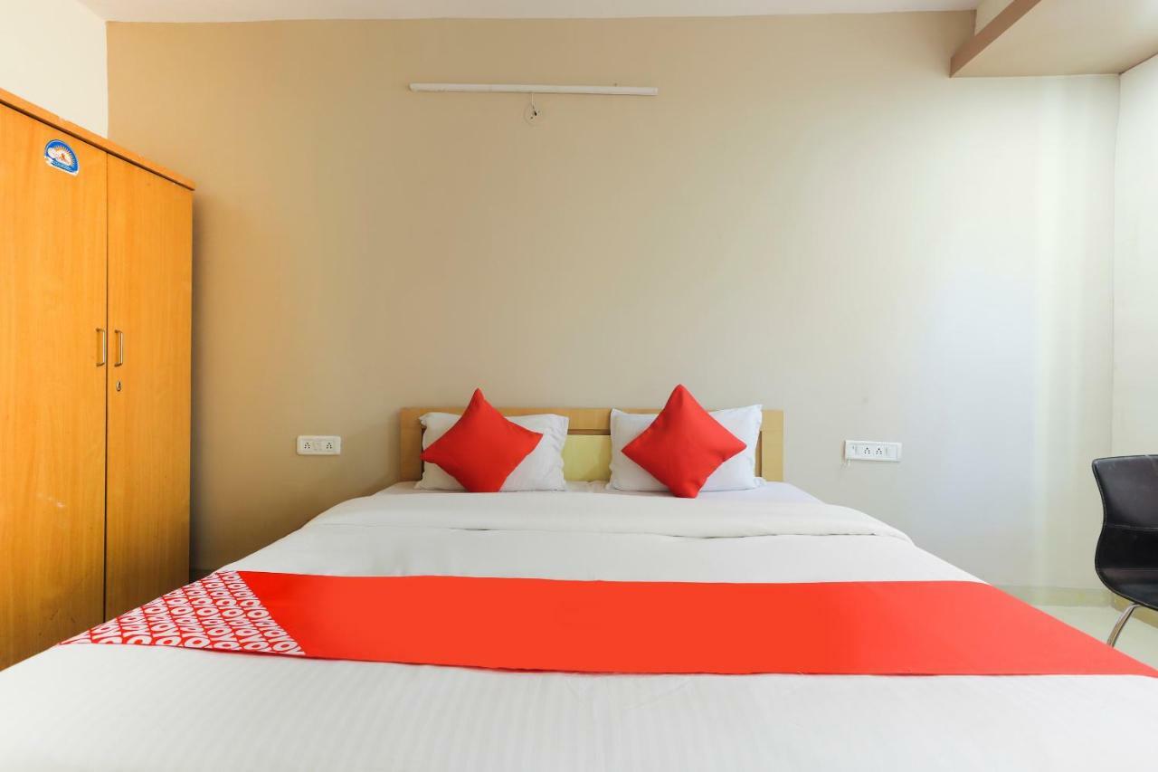 Oyo 43851 Hotel Virasat Māndu Eksteriør bilde